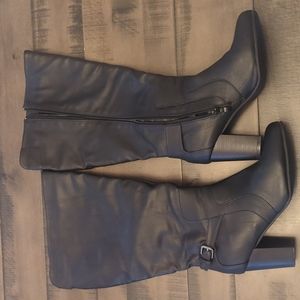 journee collection black heeled boots